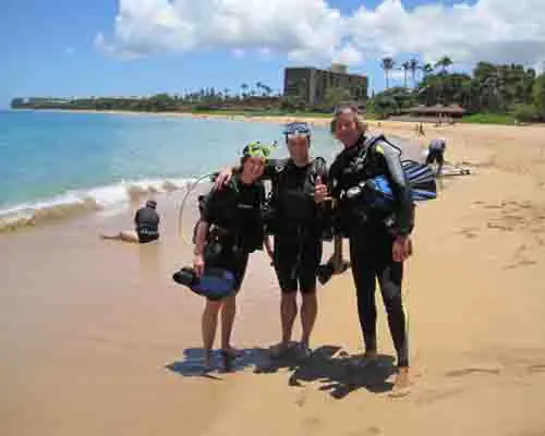 Divers on Maui Shore Dive Maui Shore Dive In Lahaina Maui